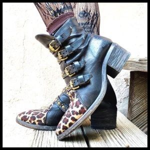 As98 Frankie leopard leather boots